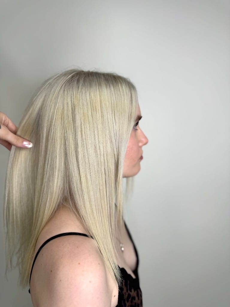 Coloration blond platine